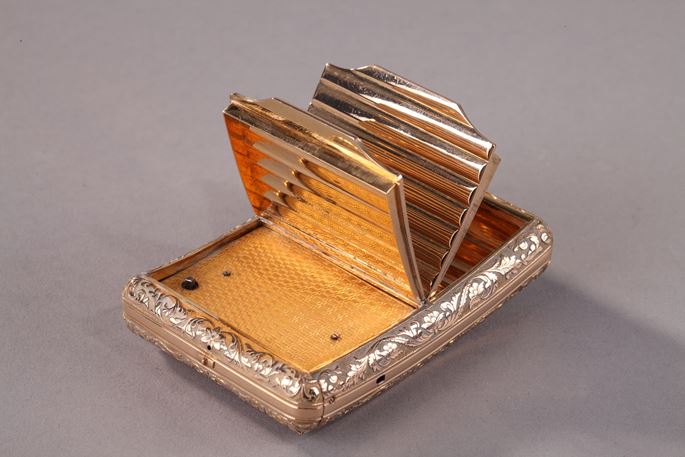 Alexandre  Magnin - A gold musical snuff box | MasterArt